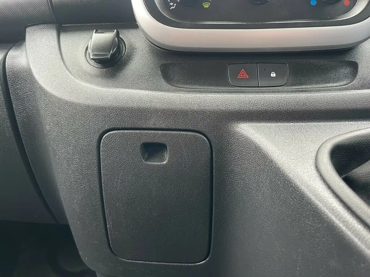 2021-renault-trafic-20dci-ll30-energy-120-business-panel-big-31
