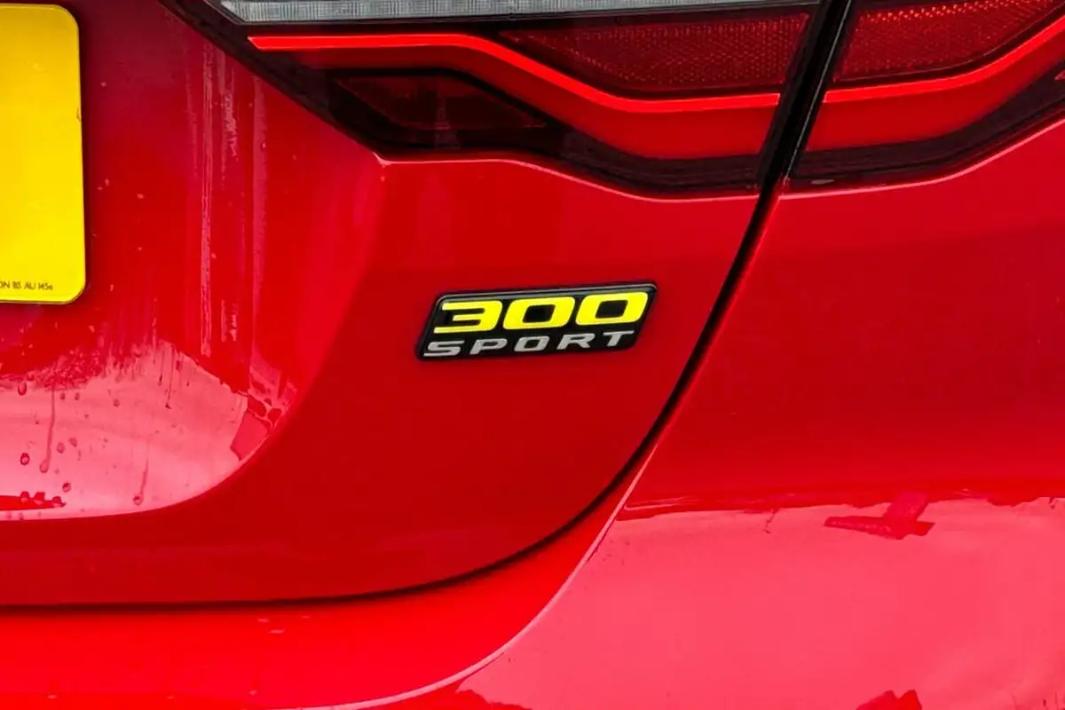 2023-jaguar-xe-20-p300-300-sport-big-37
