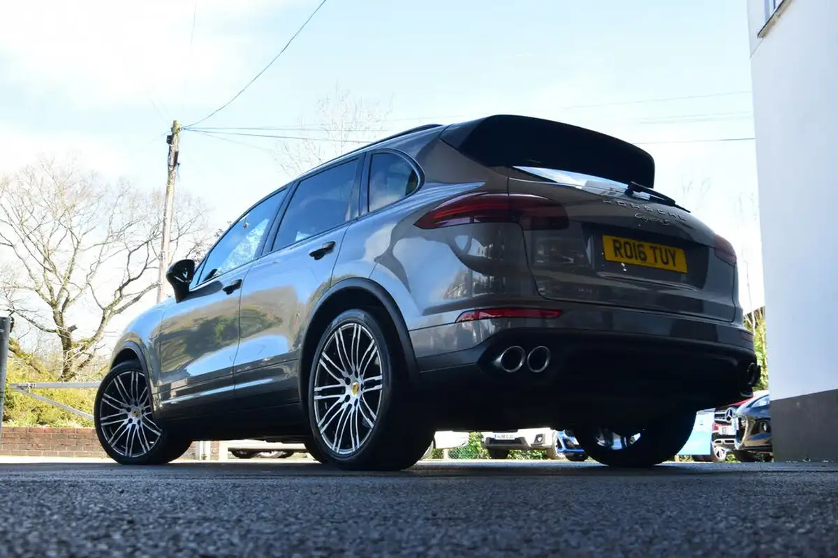 2016-porsche-cayenne-42td-s-big-13