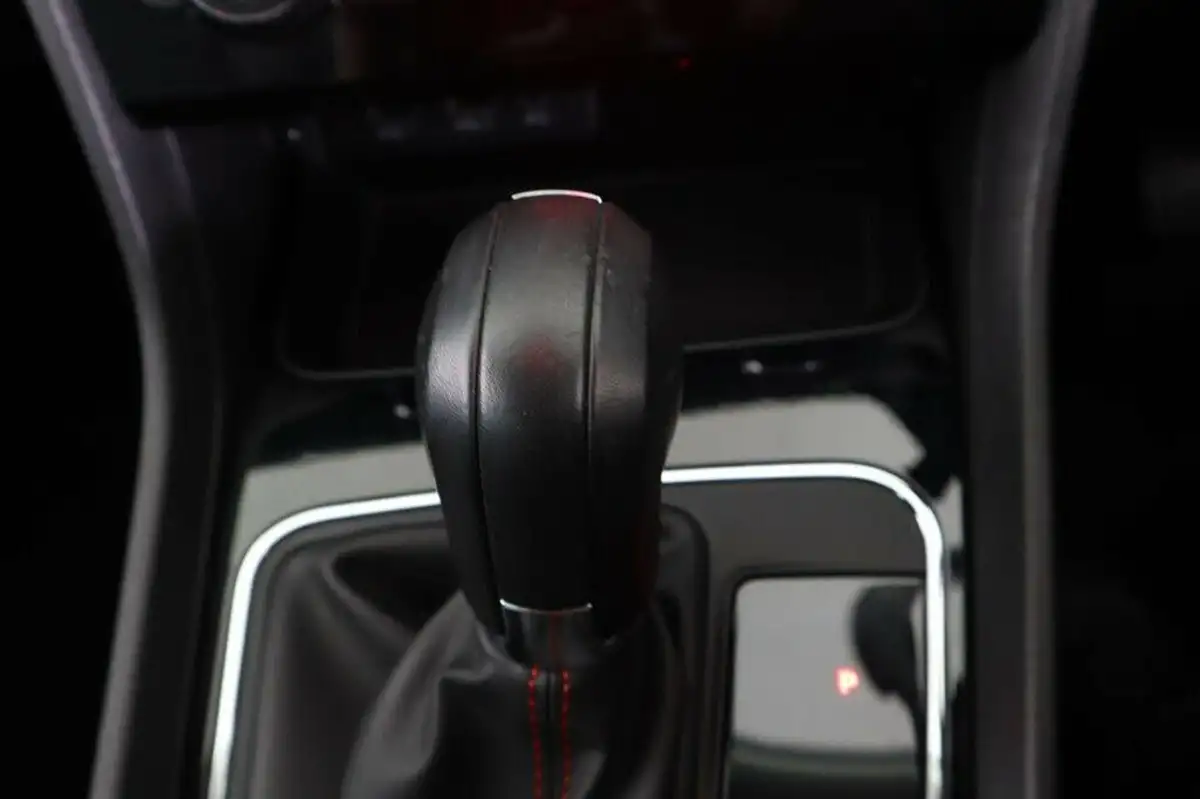 2019-seat-leon-20-tsi-fr-sport-hatchback-big-52