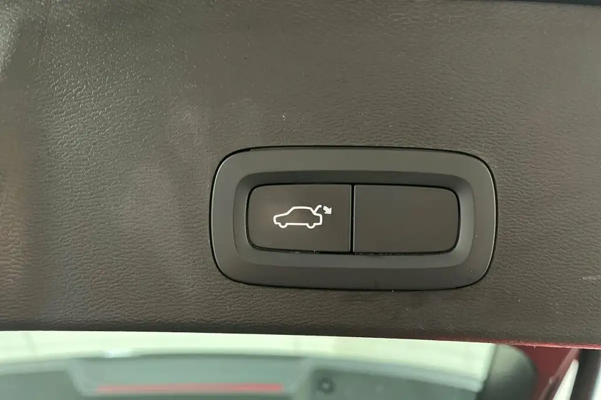 2021-volvo-xc40-15-t4-inscription-208bhp-big-32