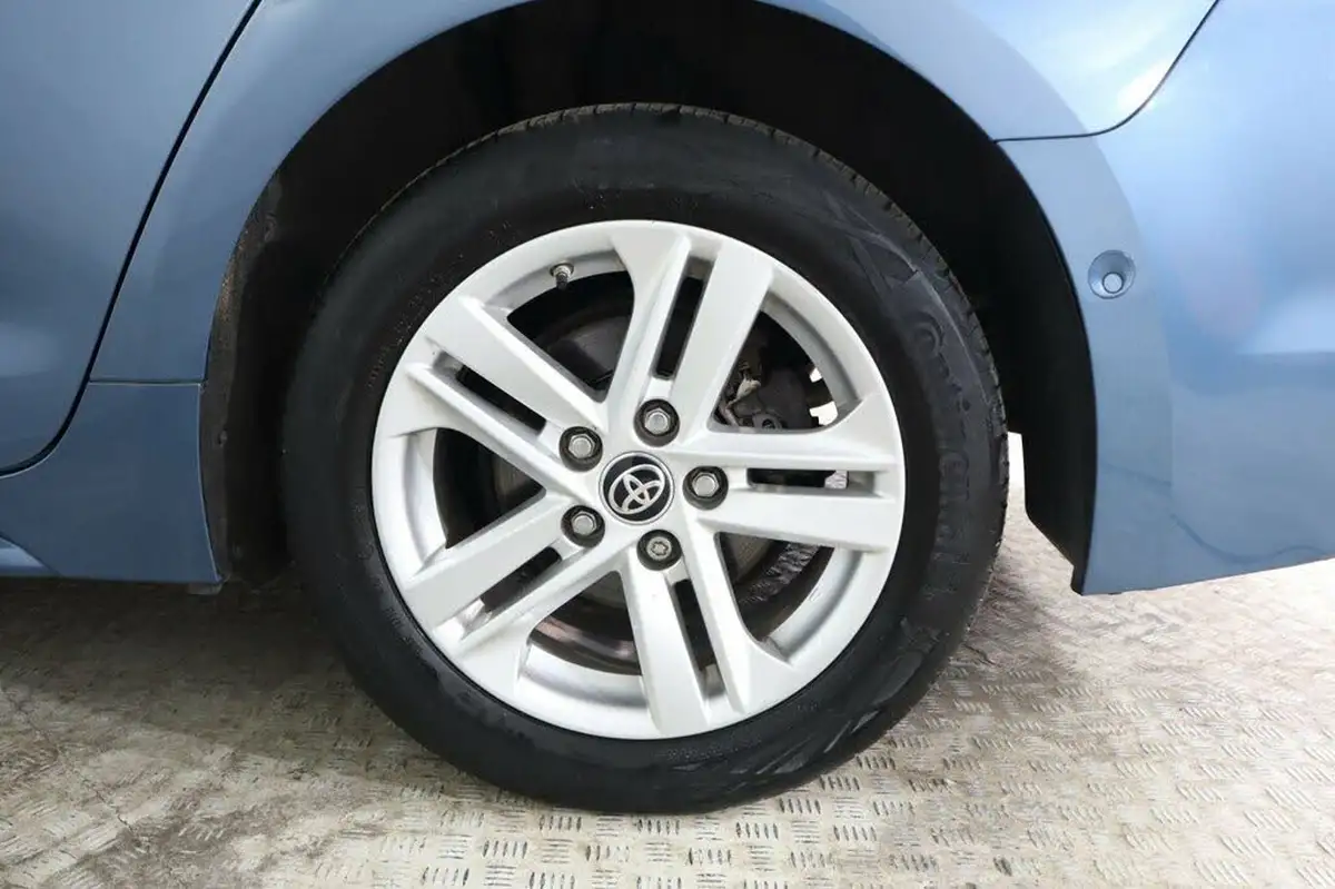 2020-toyota-corolla-18-vvt-i-icon-tech-spare-wheel-touring-sports-5d-big-30