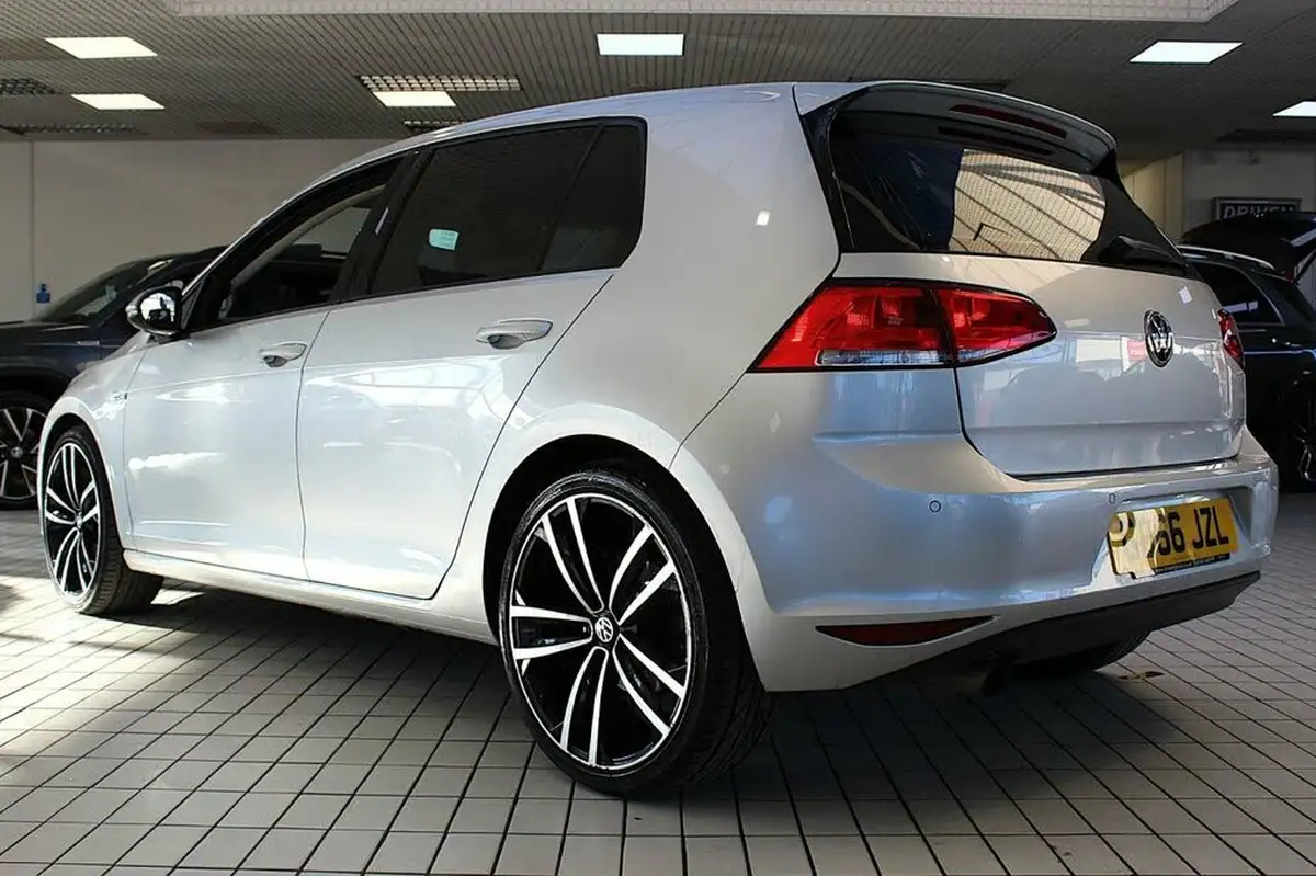 2017-volkswagen-golf-10-tsi-match-bluemotion-edition-5d-dsg-big-15