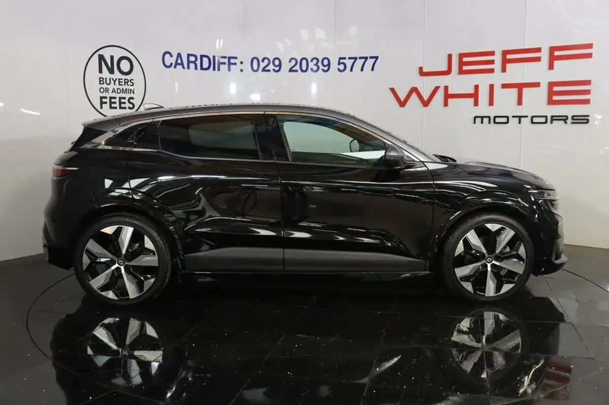 2022-renault-megane-e-tech-e-techno-big-5