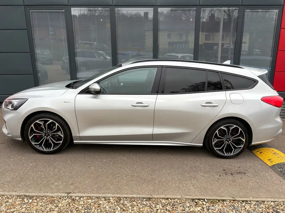 2019-ford-focus-10t-st-line-x-estate-big-9