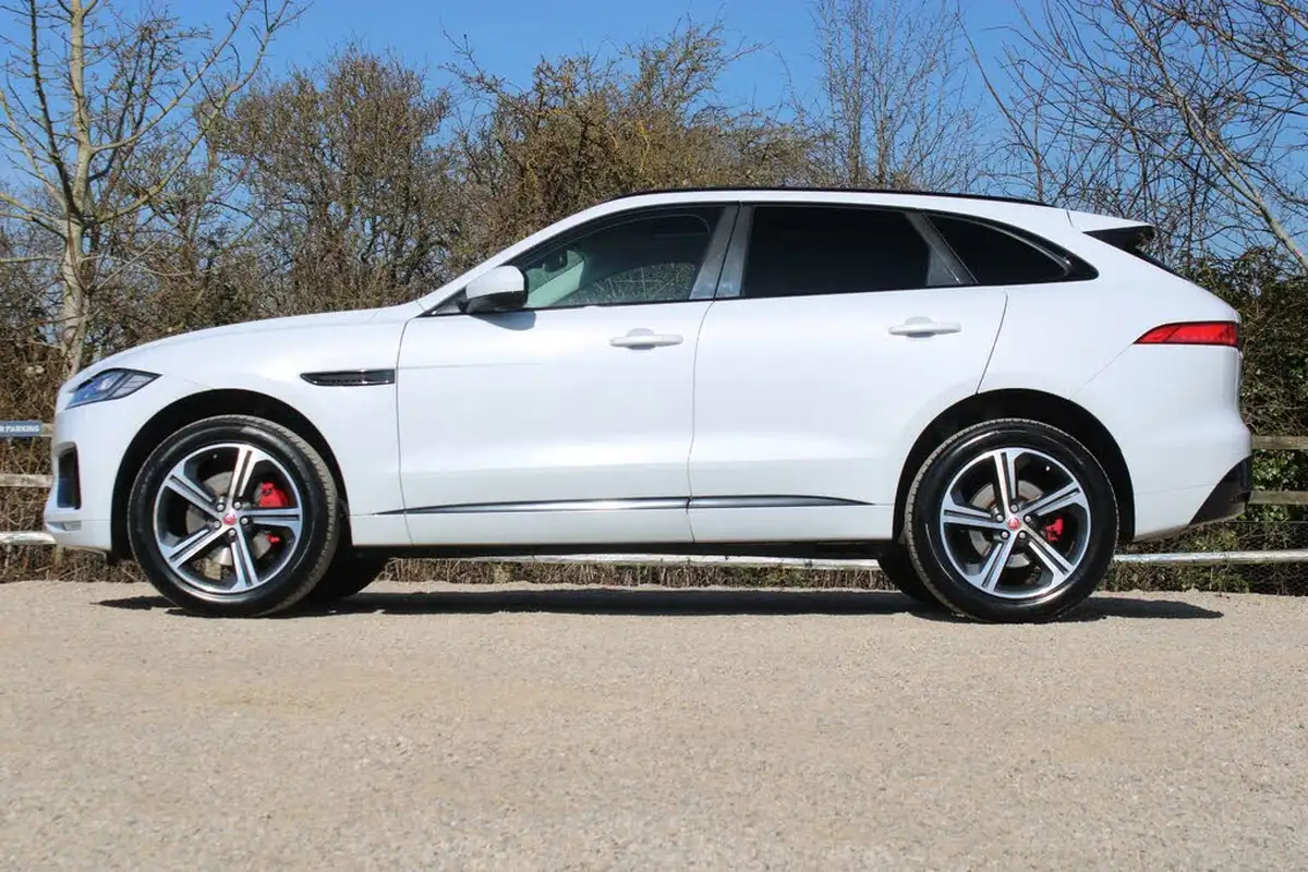 2017-jaguar-f-pace-30-v6-sc-s-30-big-15