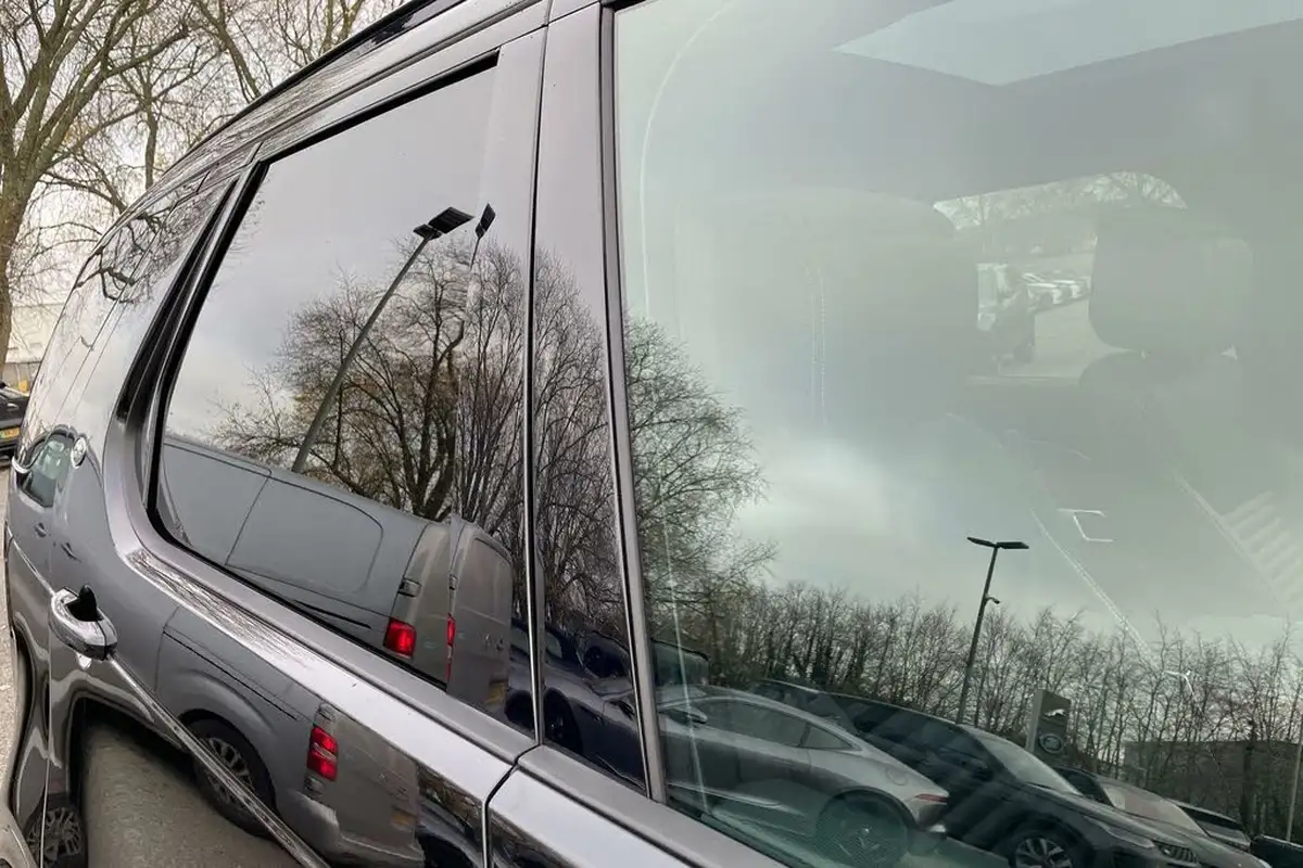 2024-land-rover-discovery-30-d350-dynamic-hse-big-21
