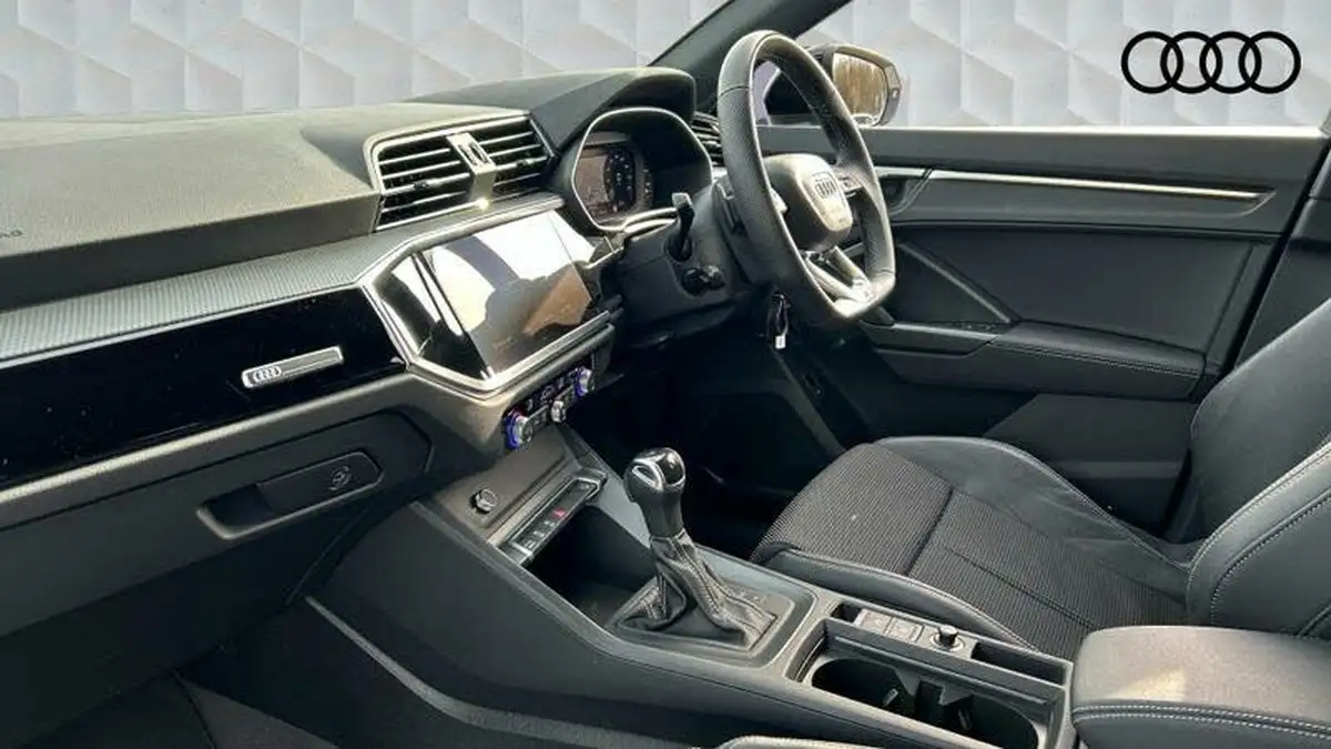 2023-audi-q3-15-35-tfsi-black-edition-cod-sportback-s-tronic-big-1