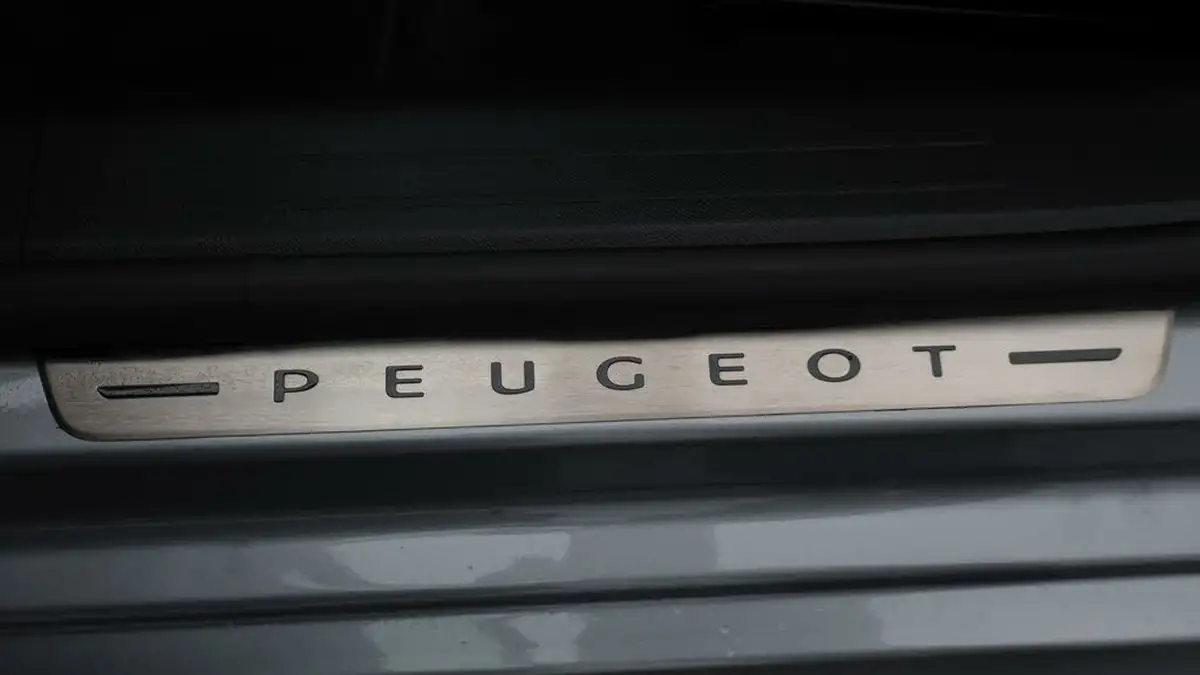 2022-peugeot-208-e-gt-136ps-50kwh-big-19