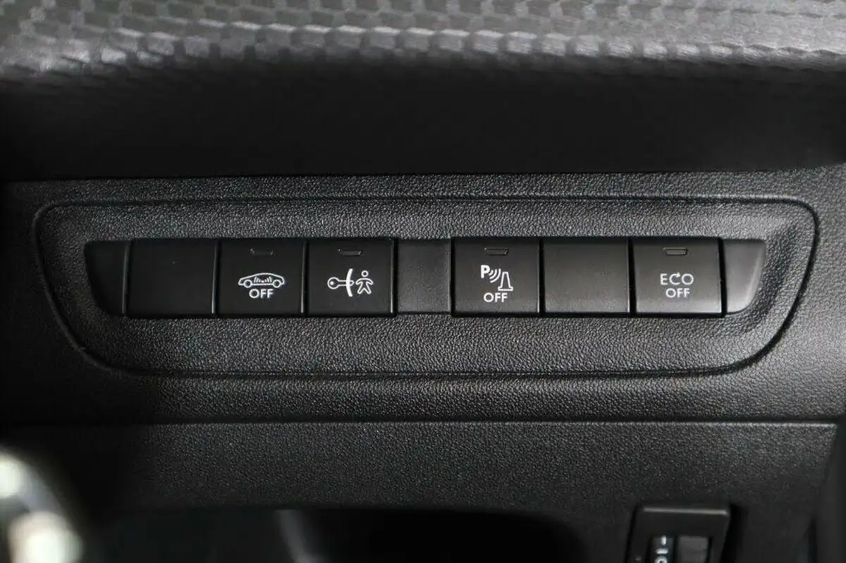 2019-peugeot-2008-suv-12-puretech-allure-premium-82bhp-big-21