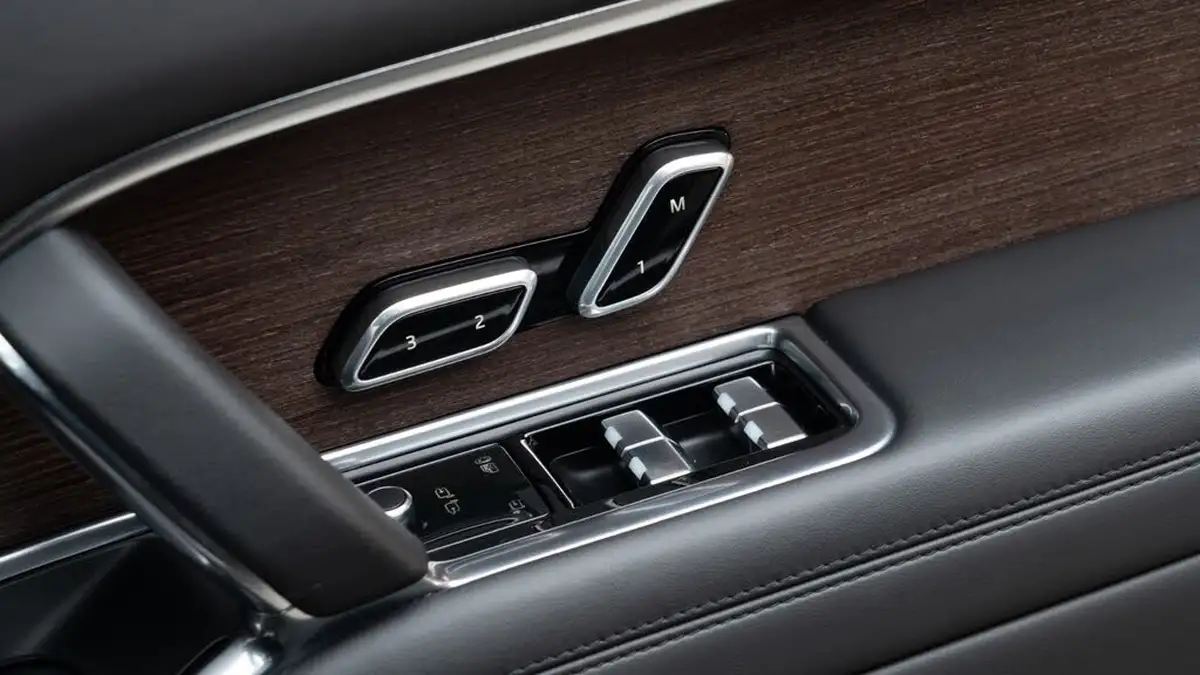 2022-land-rover-range-rover-30-p440e-hse-big-29