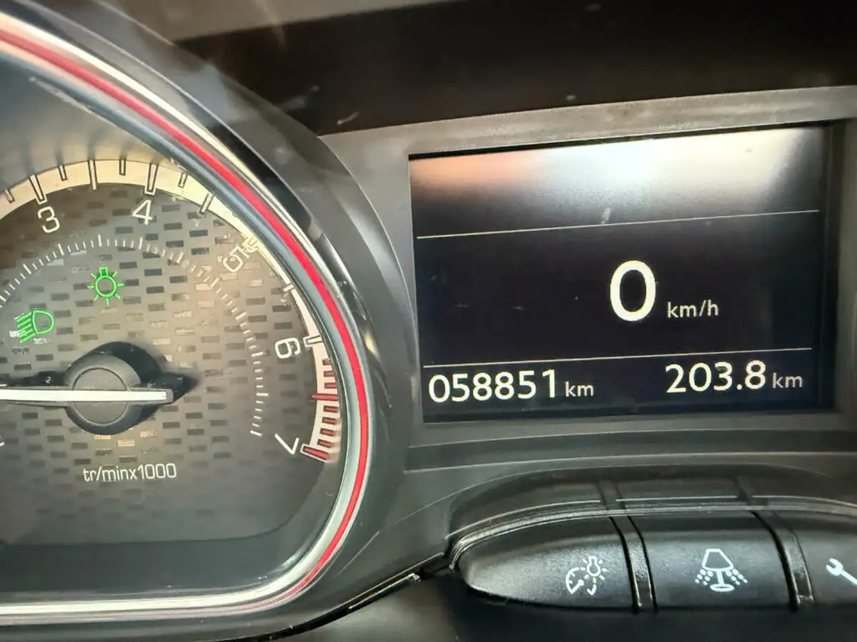 2019-peugeot-2008-suv-12-puretech-gt-line-110bhp-eat6-big-52