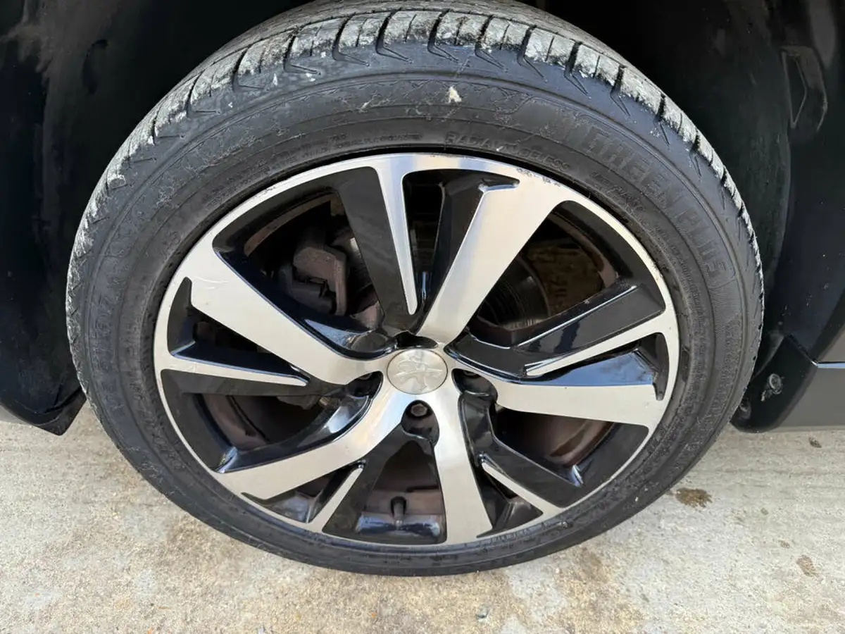 2019-peugeot-2008-suv-12-puretech-gt-line-110bhp-eat6-big-30