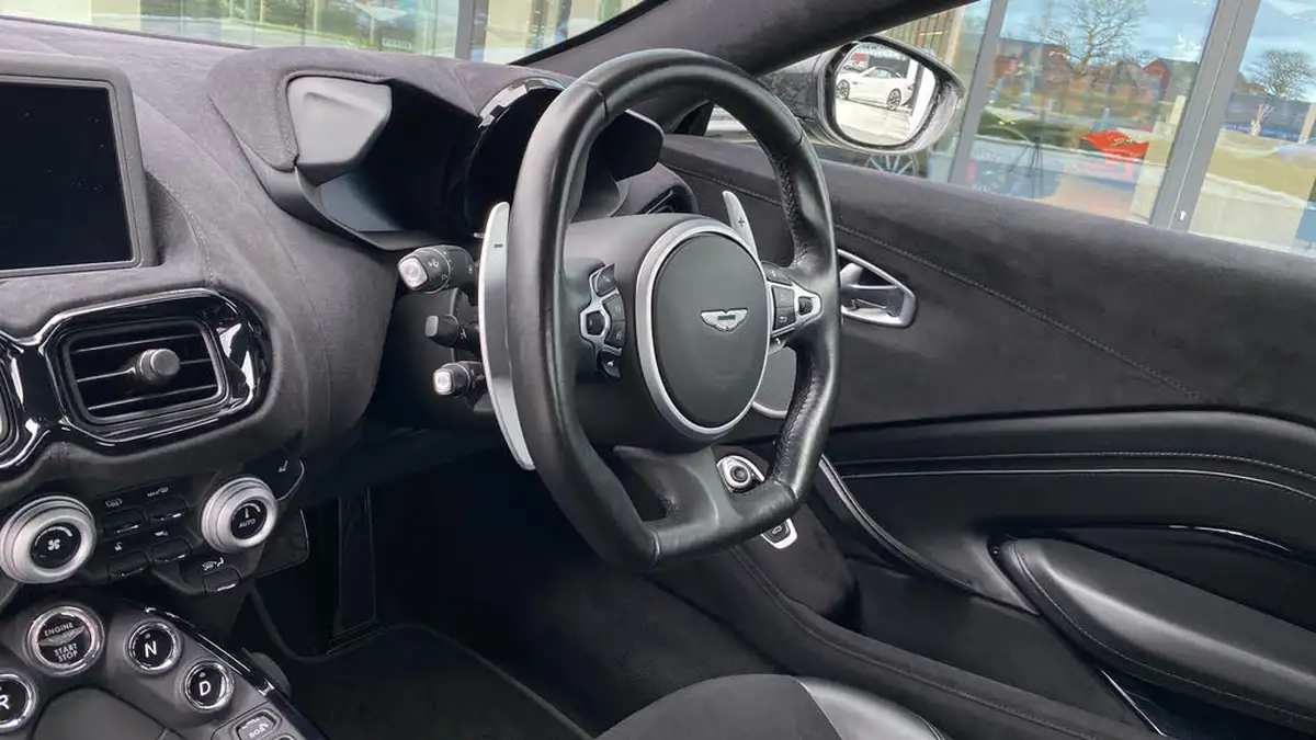 2019-aston-martin-vantage-40-v8-vantage-big-26