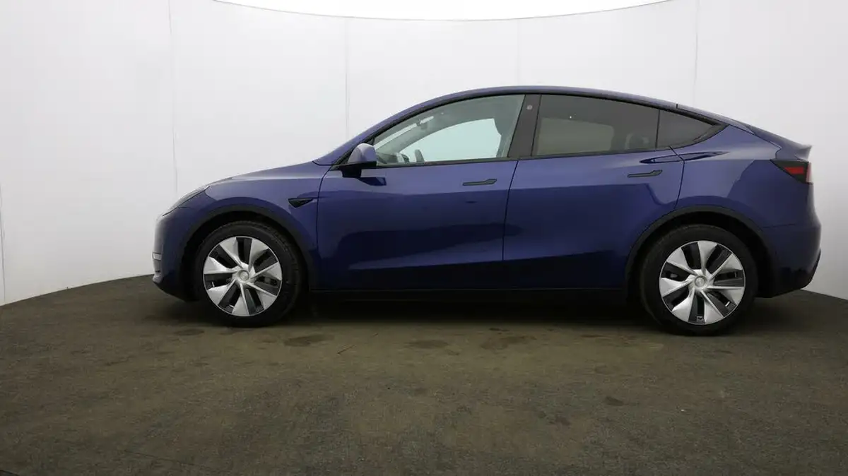 2022-tesla-model-y-e-long-range-big-61