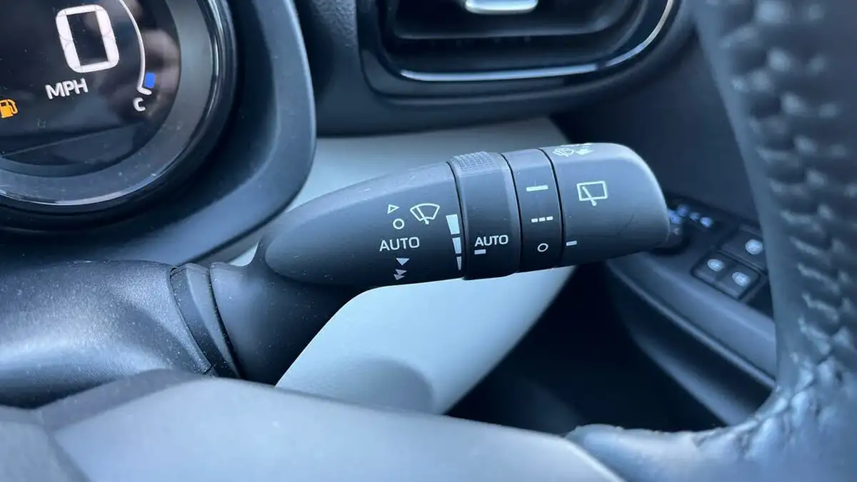 2022-toyota-yaris-15-vvt-i-excel-big-42
