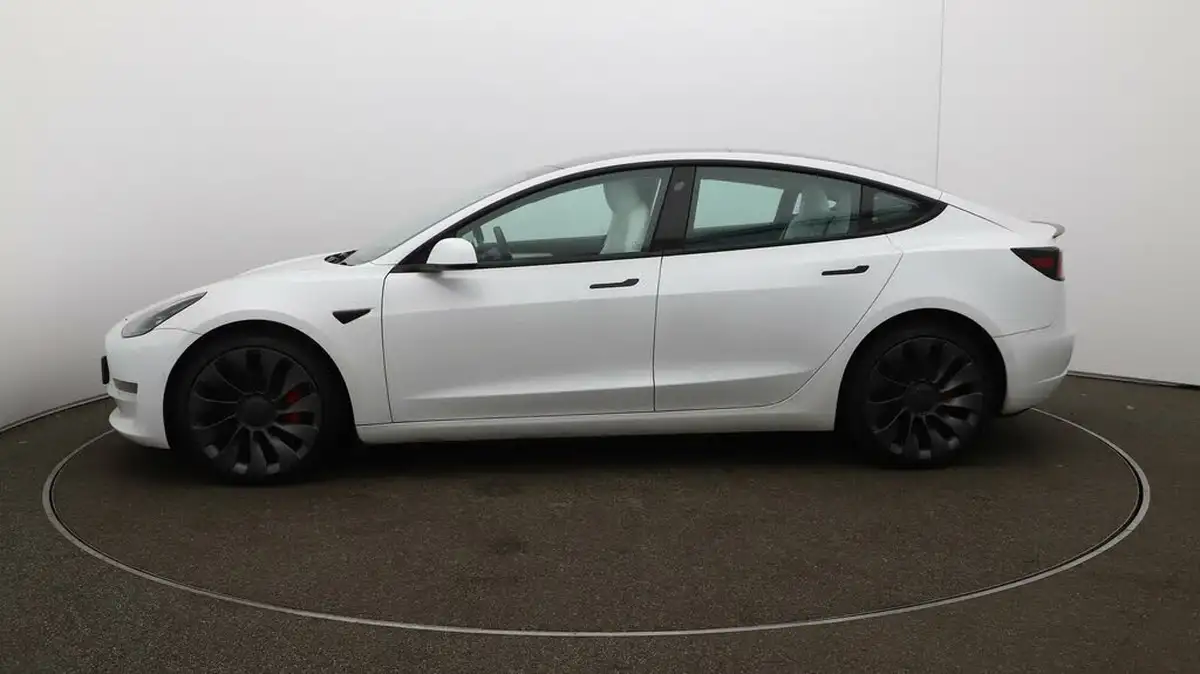 2021-tesla-model-3-e-performance-4x4-big-63