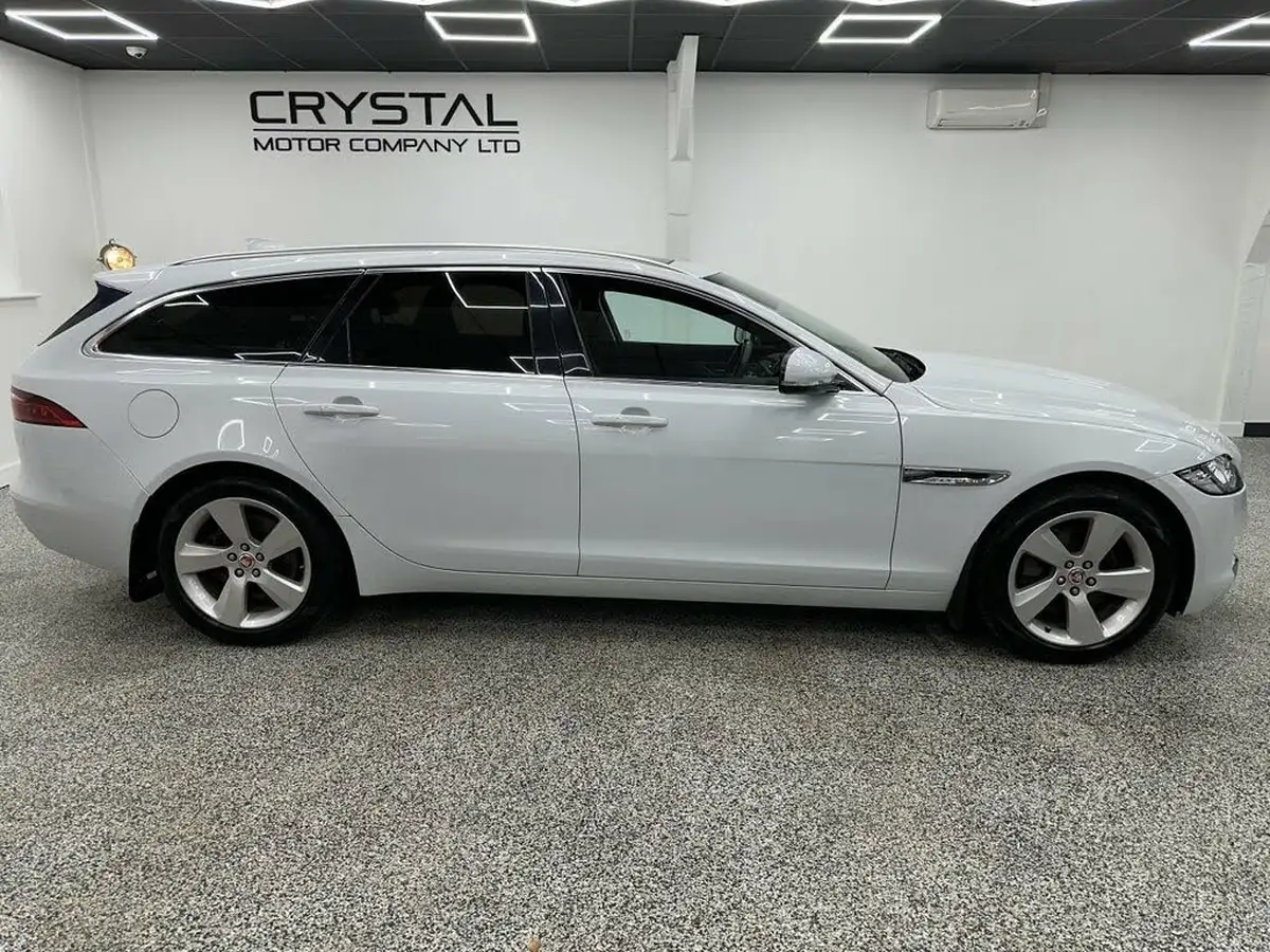 2017-jaguar-xf-20td-portfolio-180ps-sportbrake-5d-1999cc-auto-big-1