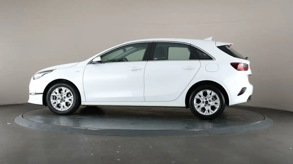 2023-kia-ceed-15-t-gdi-2-158bhp-non-adap-hatchback-big-33