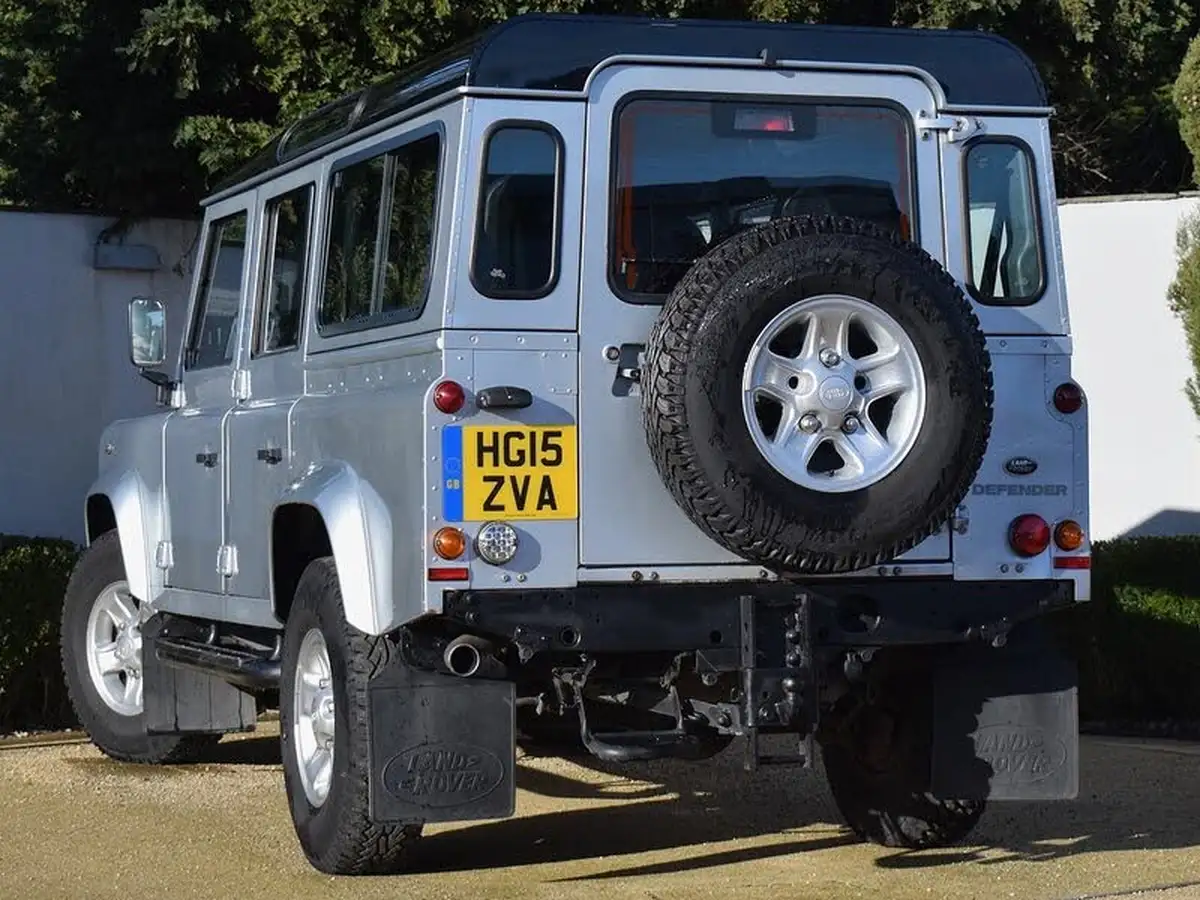 2015-land-rover-110-defender-22td-xs-22i-station-wagon-5-drs-big-1