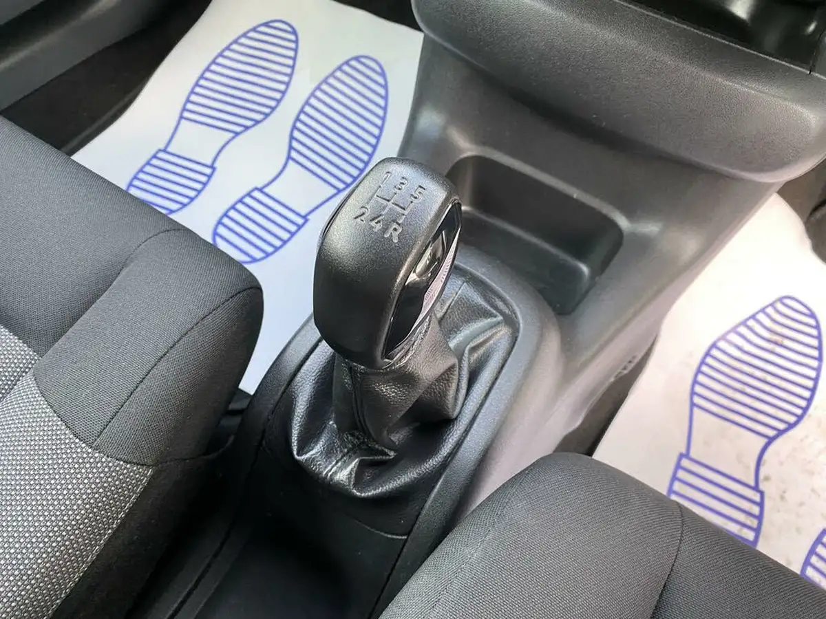 2015-citroen-c4-cactus-16bluehdi-feel-big-43