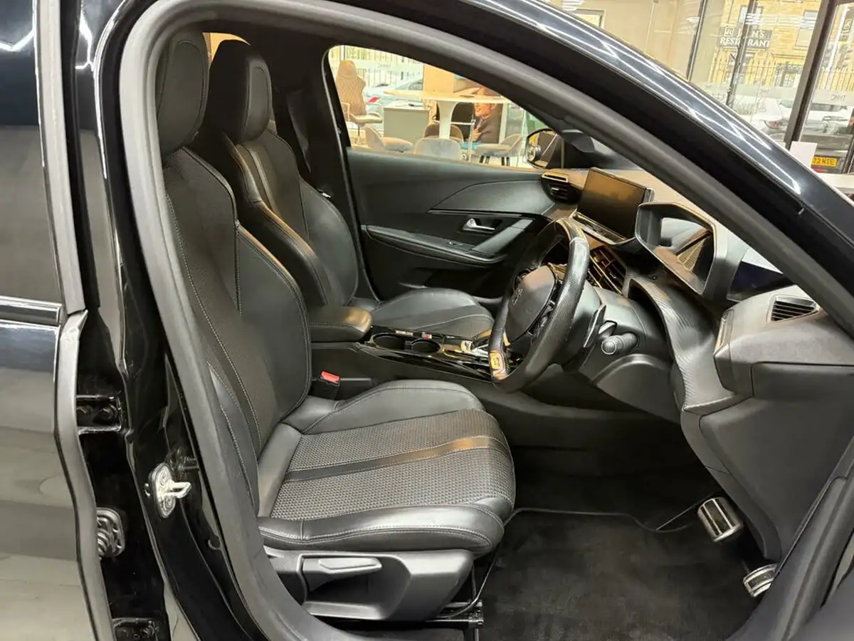 2022-peugeot-208-12-puretech-gt-100bhp-eat8-big-14