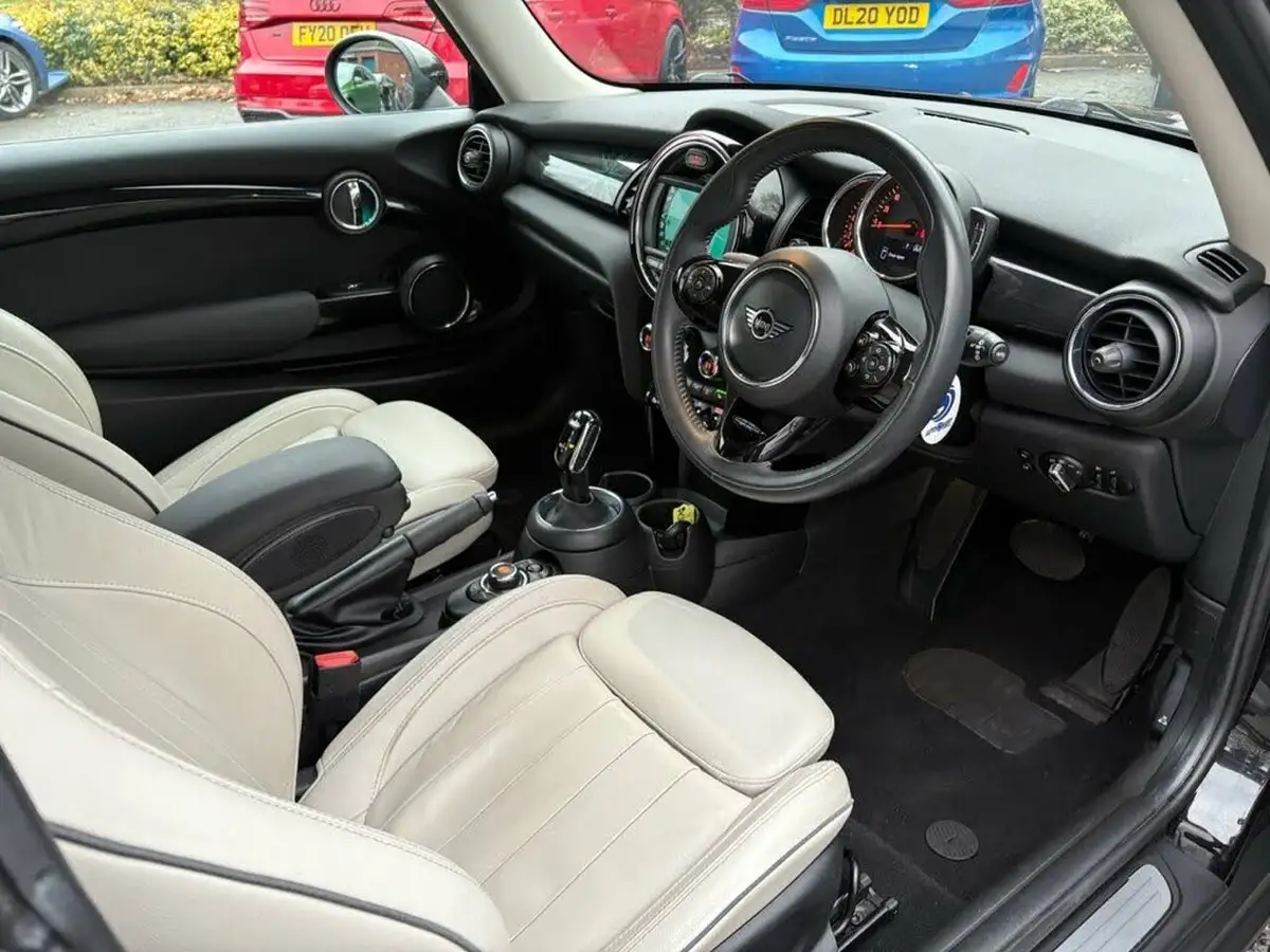 2019-mini-cooper-15-cooper-exclusive-134bhp-hatchback-3d-auto-big-29