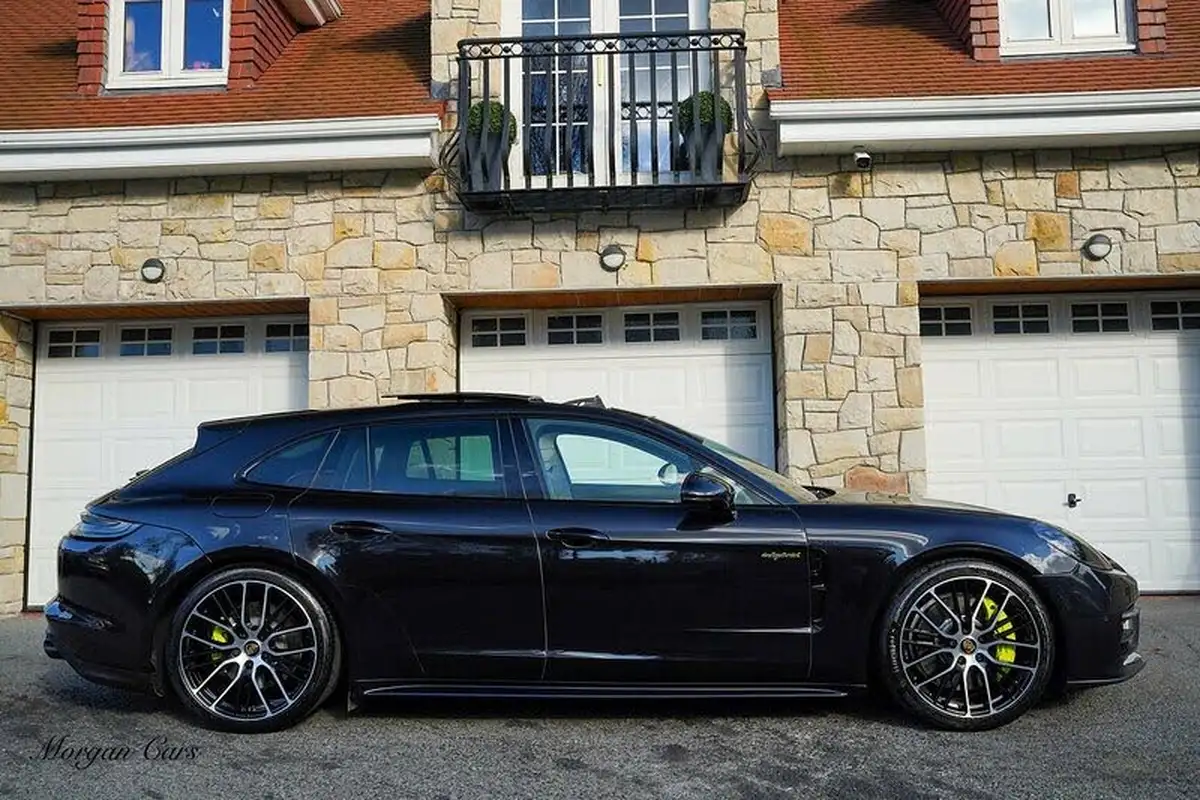 2022-porsche-panamera-30-4-e-hybrid-sport-turismo-big-3