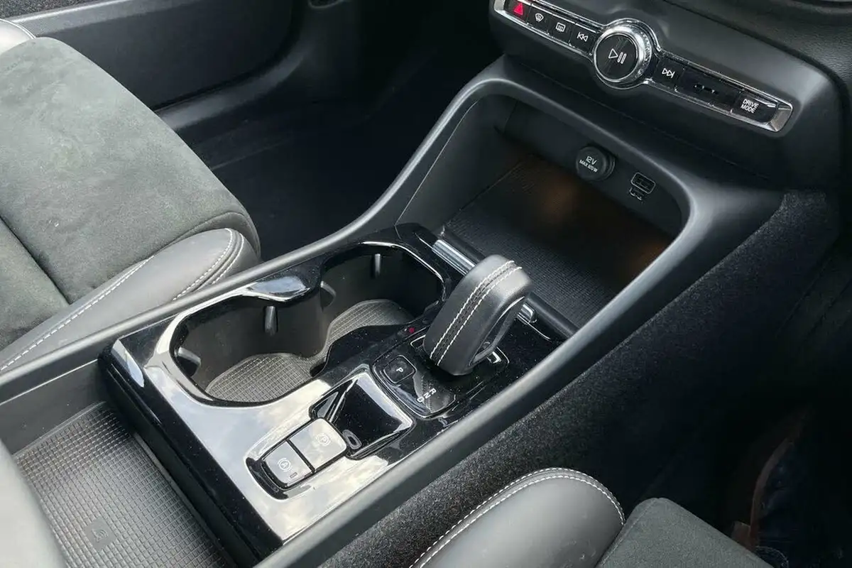 2021-volvo-xc40-15-t4-r-design-208bhp-big-42