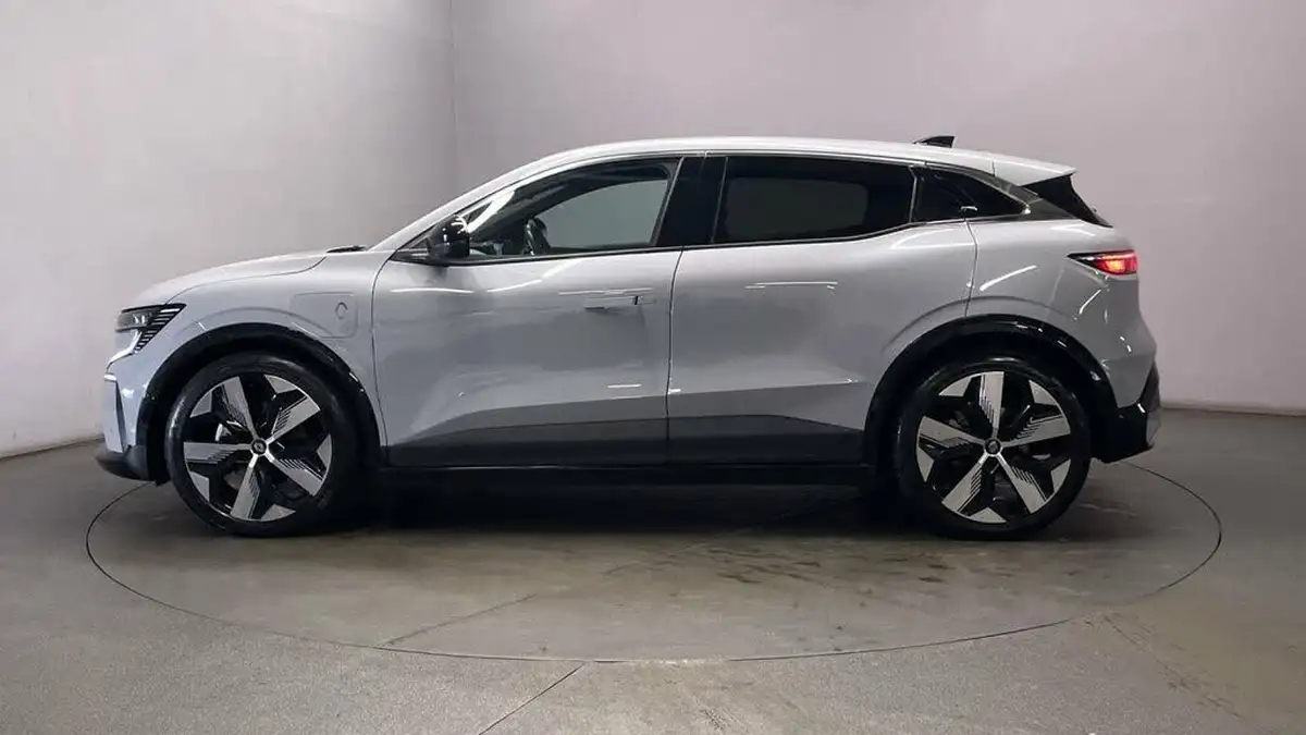 2023-renault-megane-e-tech-e-techno-big-4