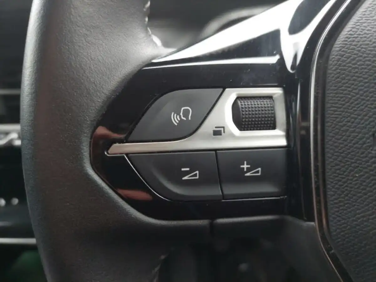 2021-peugeot-208-12-puretech-allure-premium-100bhp-big-11