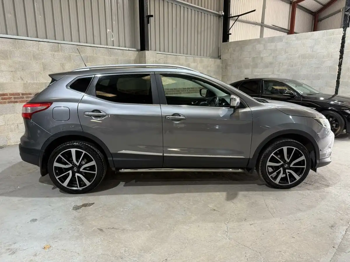 2015-nissan-qashqai-16dci-tekna-4x4-glass-roof-big-1