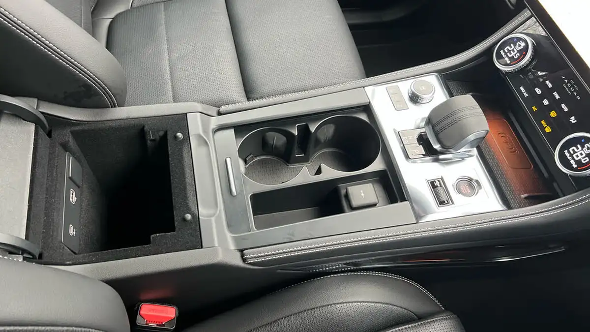 2023-jaguar-f-pace-20-p250-r-dynamic-se-black-big-26