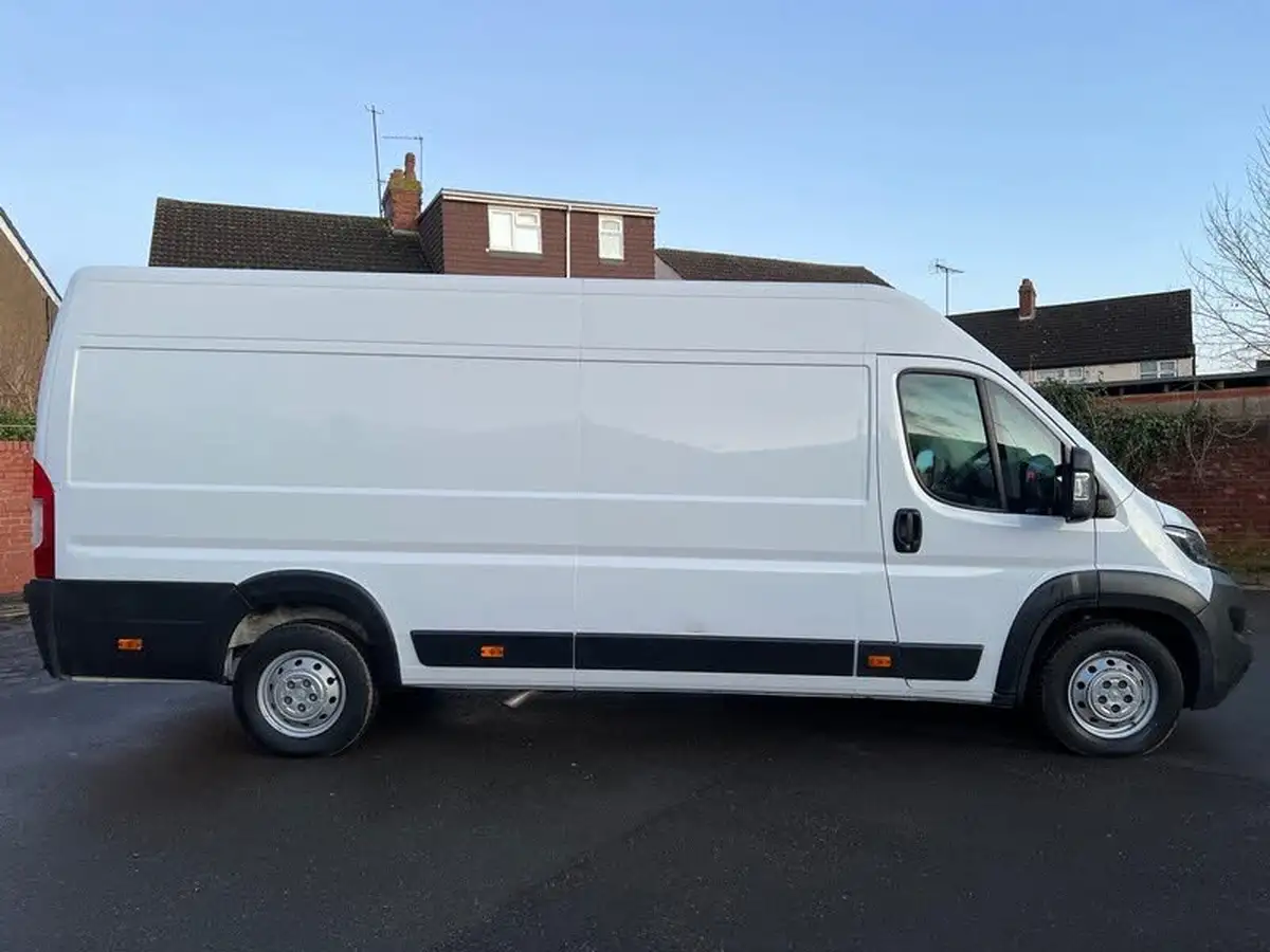 2021-peugeot-boxer-22-bluehdi-professional-435-l4-h2-140bhpeu6dt-big-21