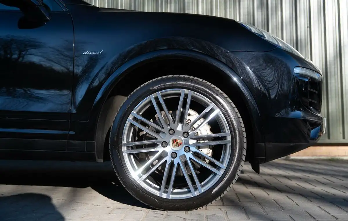 2017-porsche-cayenne-42td-s-diesel-platinum-edition-big-8