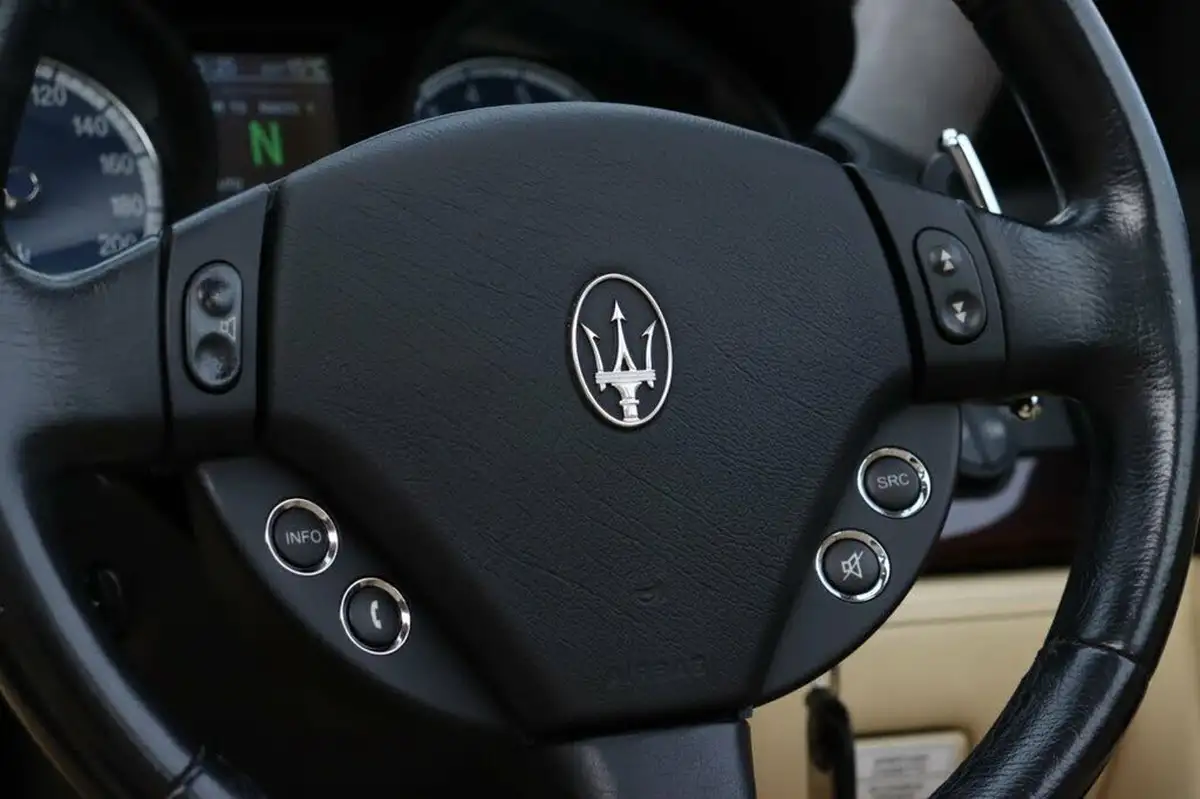2006-maserati-quattroporte-42-seq-big-19