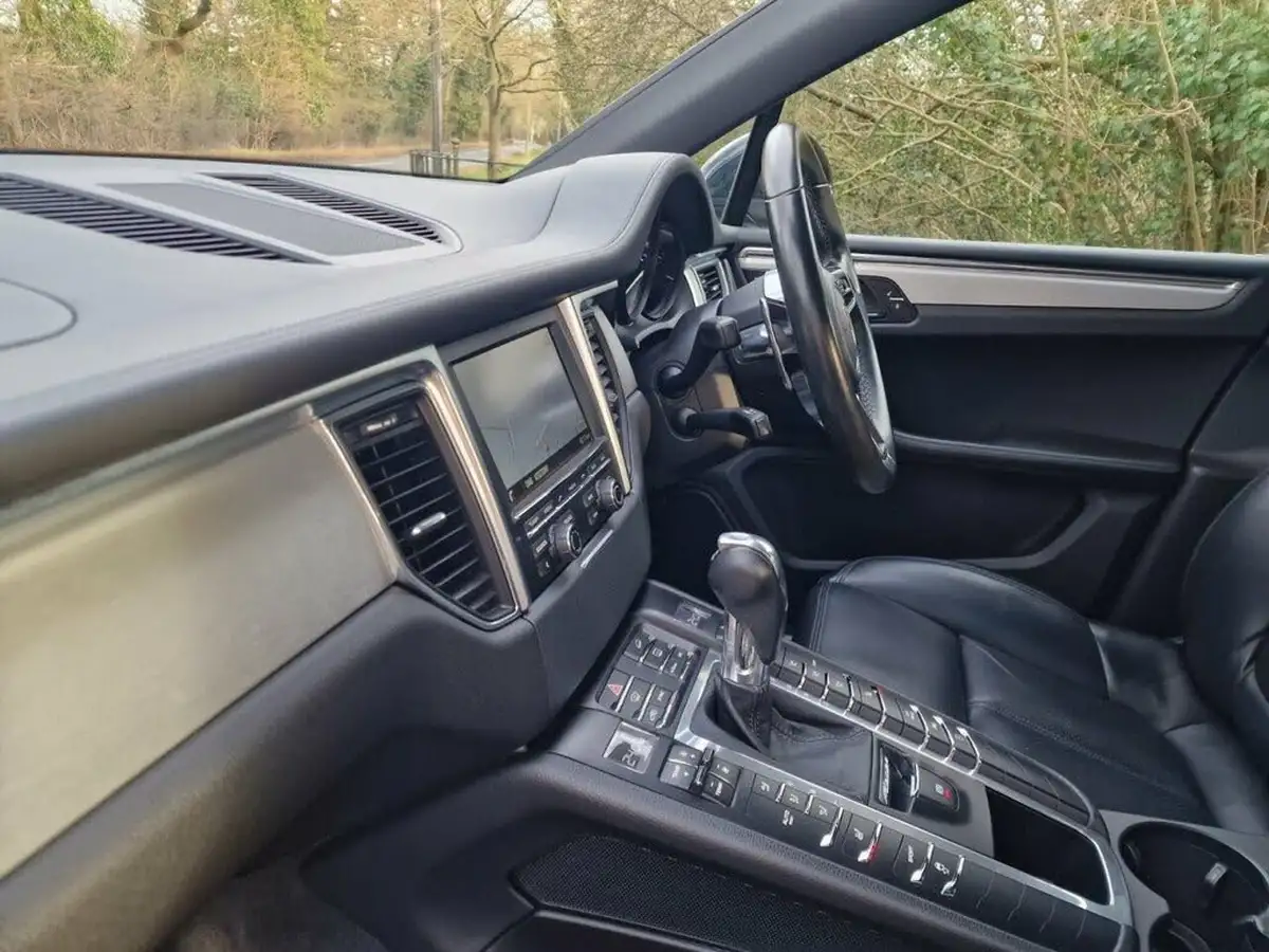 2015-porsche-macan-20-big-33