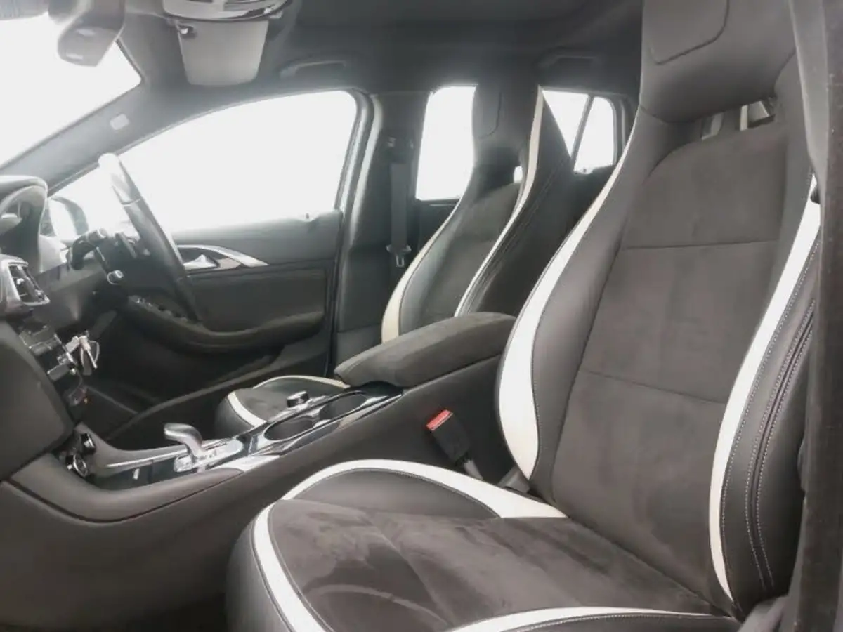 2017-infiniti-q30-20-sport-awd-auto-big-4