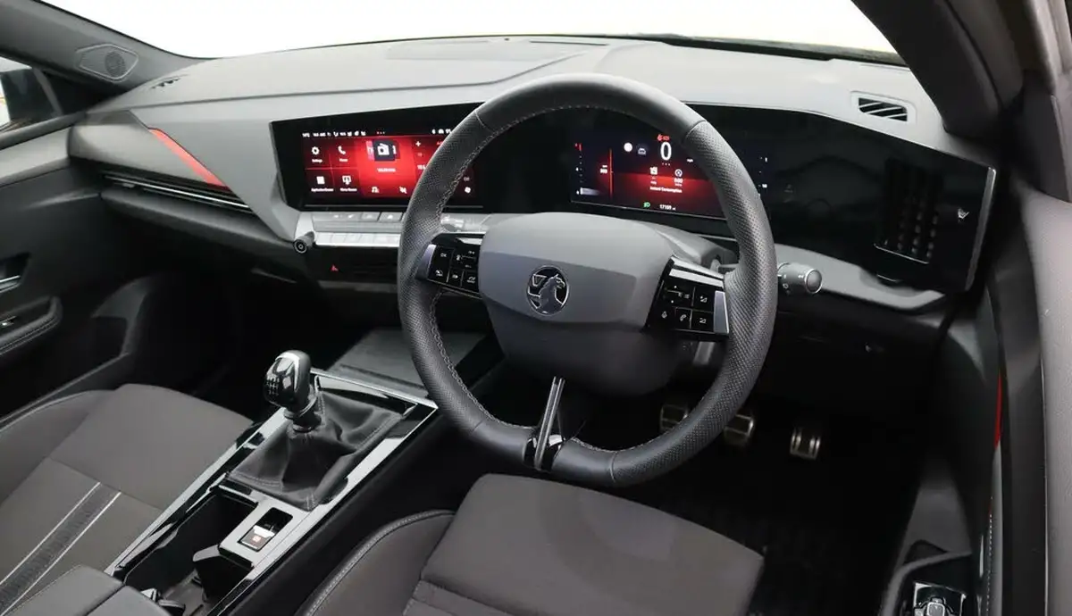 2022-vauxhall-astra-12-turbo-gs-line-hatchback-big-9