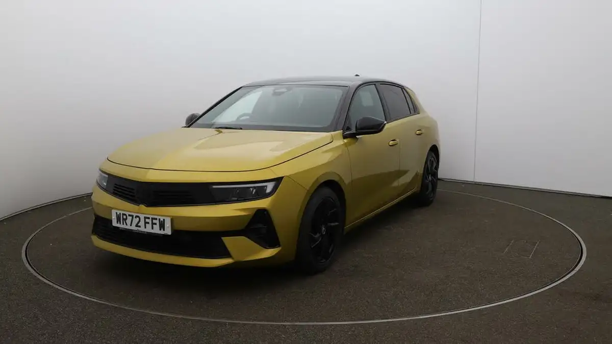 2022-vauxhall-astra-12-turbo-gs-line-hatchback-big-33