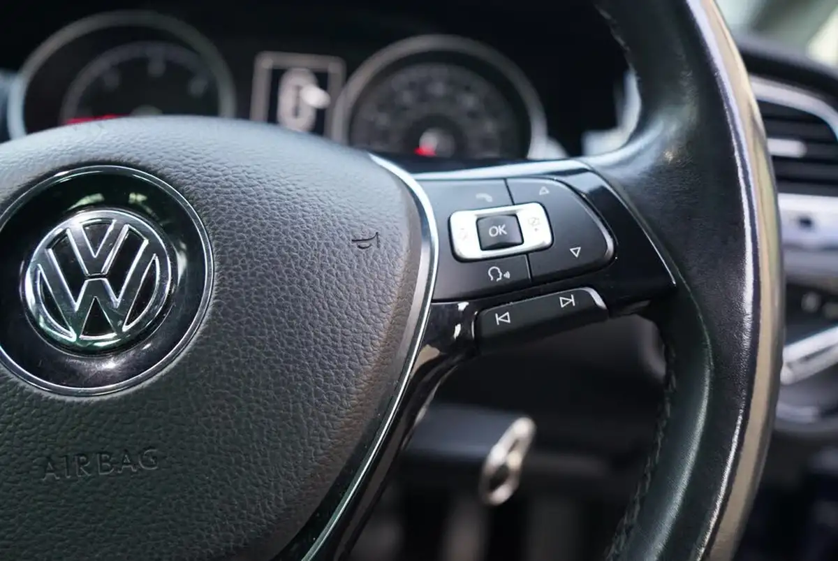 2017-volkswagen-golf-16tdi-gt-ss-hatchback-5d-big-52