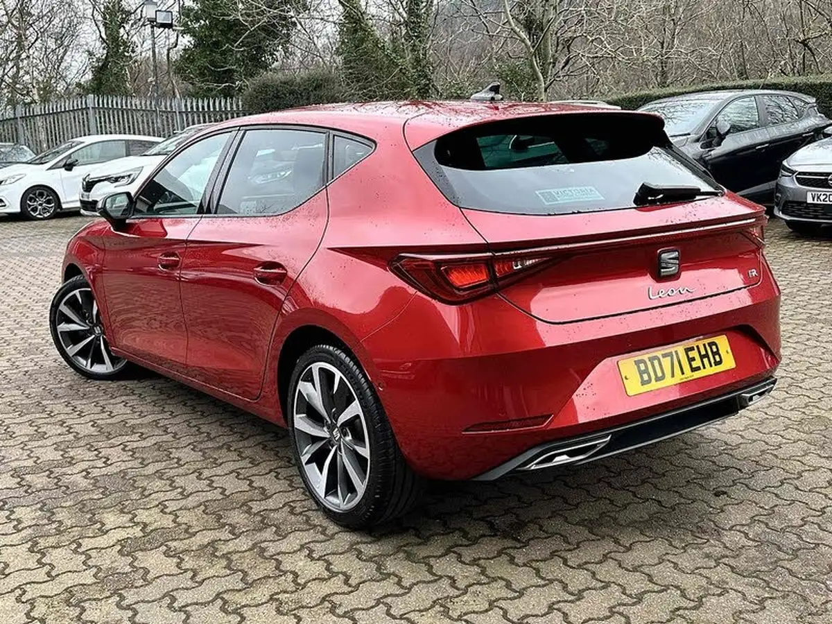 2022-seat-leon-big-2