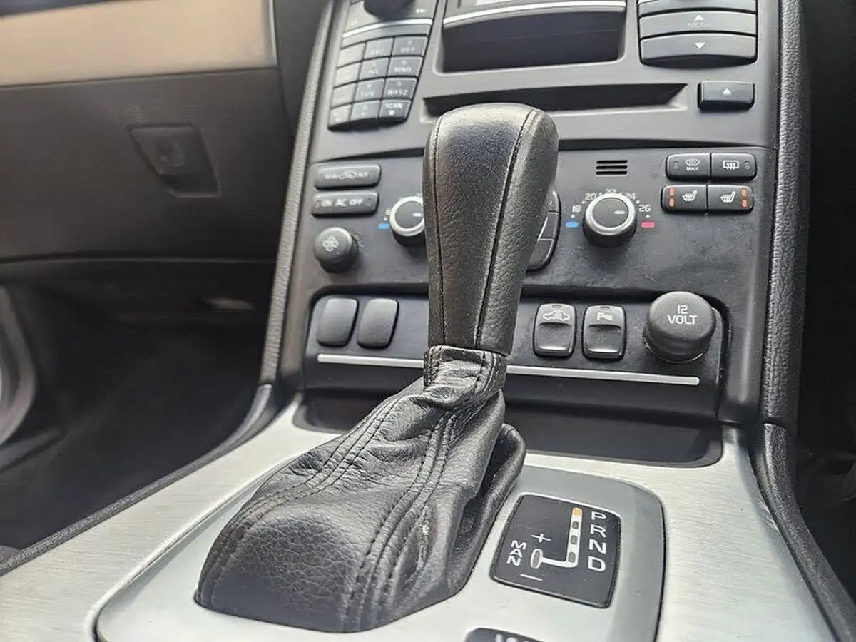 2014-volvo-xc90-24td-es-big-21