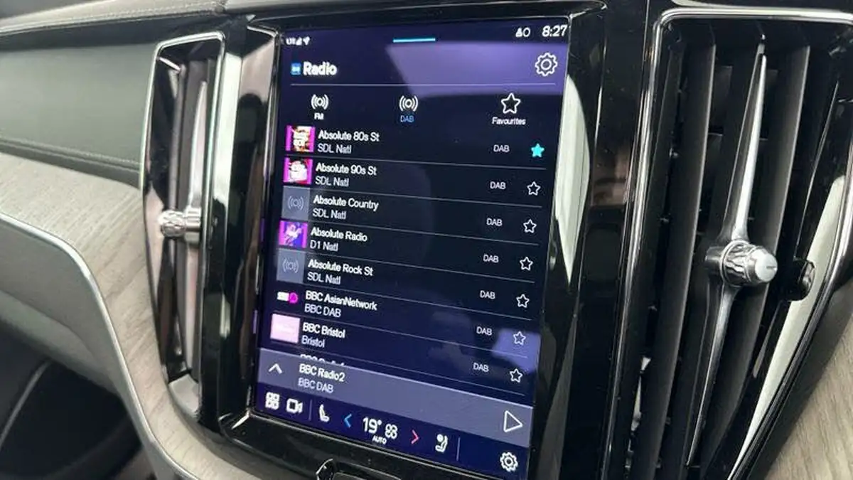 2023-volvo-xc60-20-t8-ultimate-dark-big-13