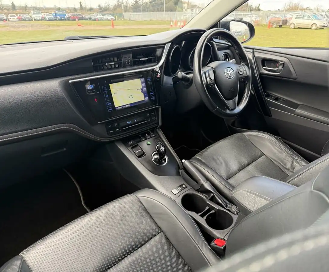 2018-toyota-auris-18-vvt-i-hsd-excel-pan-roof-hatchback-big-16