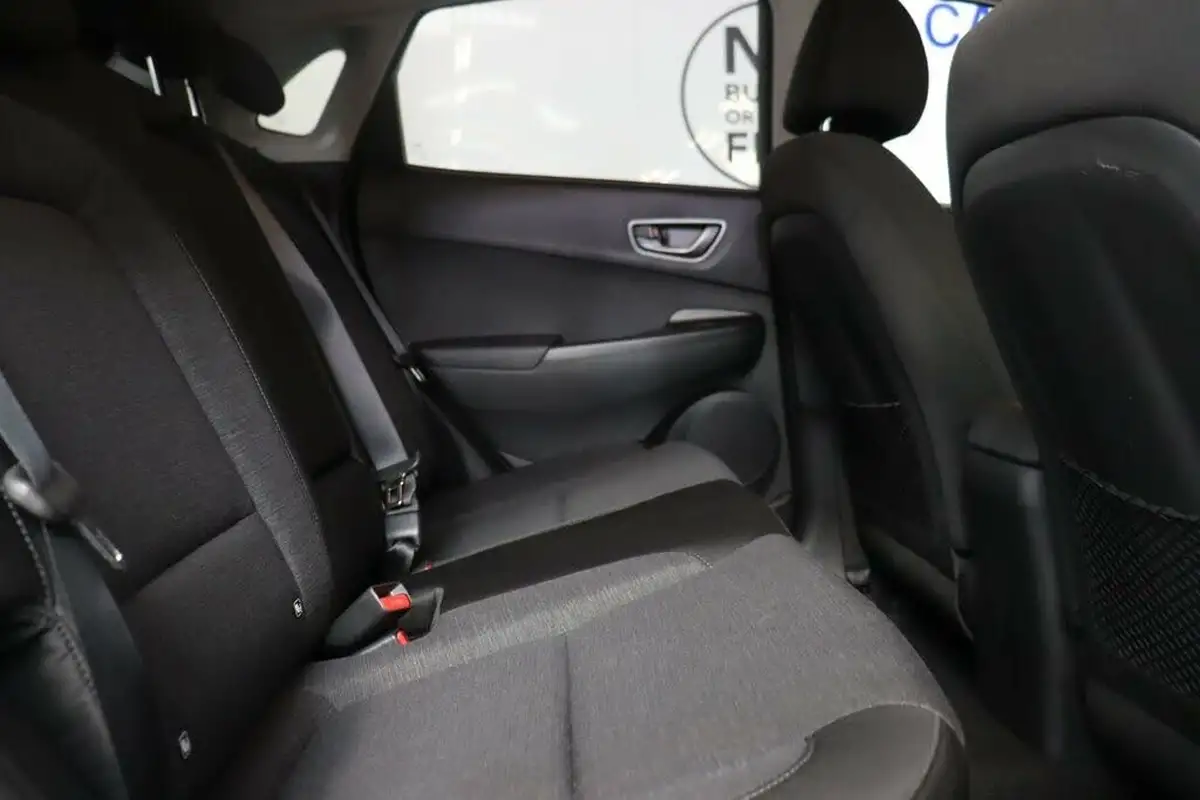 2020-hyundai-kona-e-premium-204ps-big-22