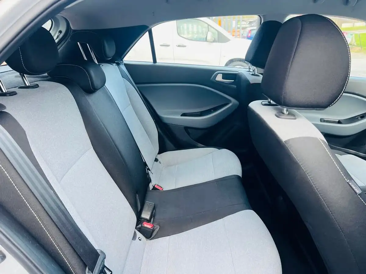 2015-hyundai-i20-14-se-big-19
