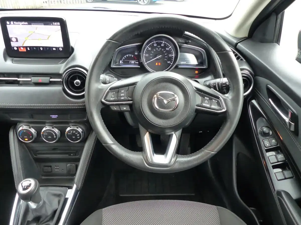 2019-mazda-mazda2-15-sport-nav-big-10