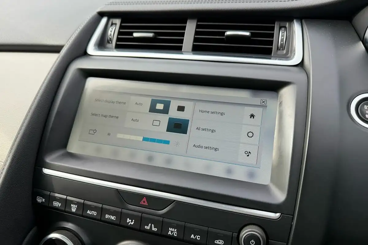 2019-jaguar-e-pace-20-i4-hse-200ps-big-27