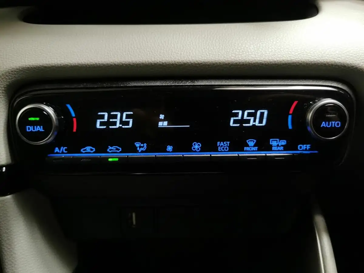 2020-toyota-yaris-15-vvt-i-excel-114bhp-1490cc-big-24